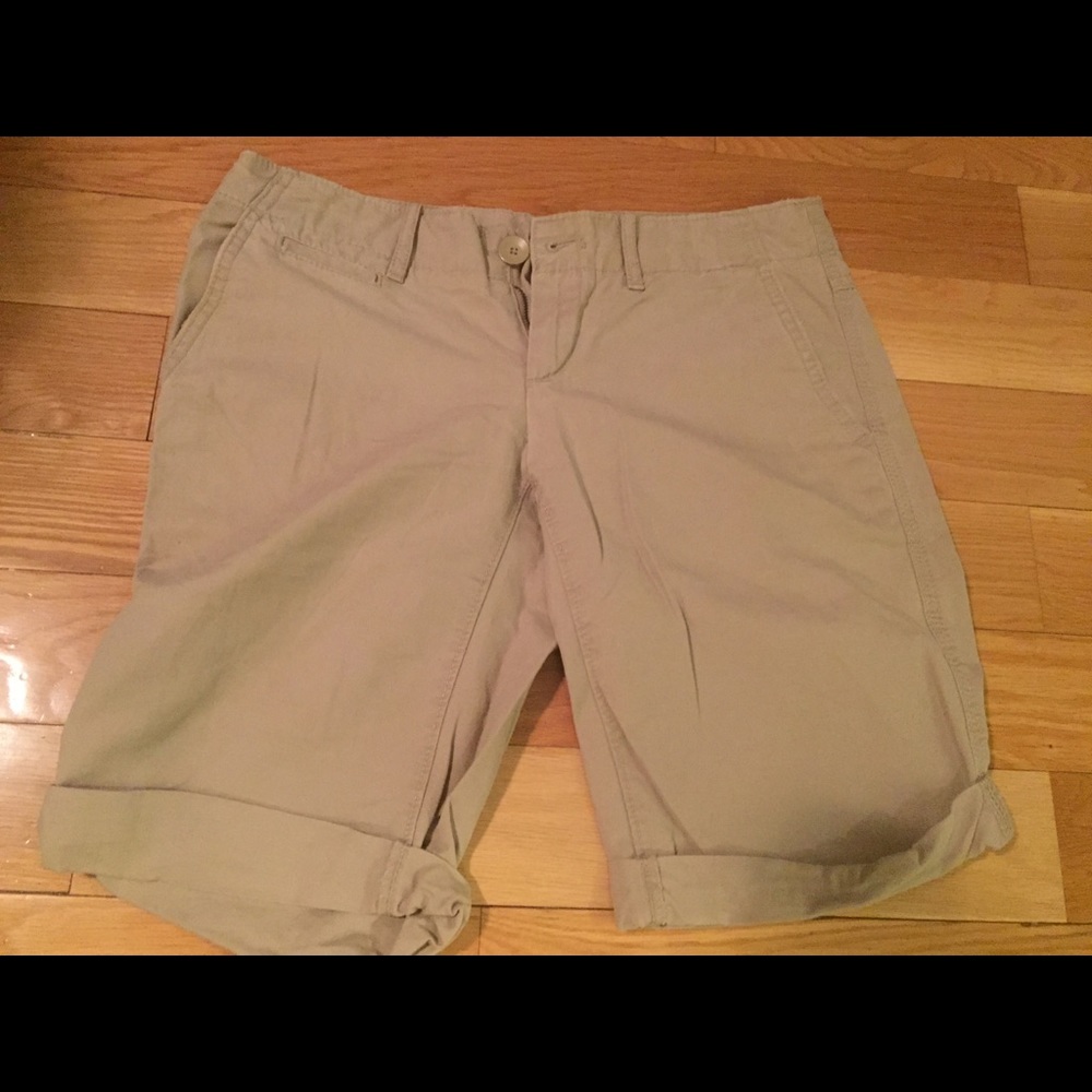 Gap beige shorts size 0